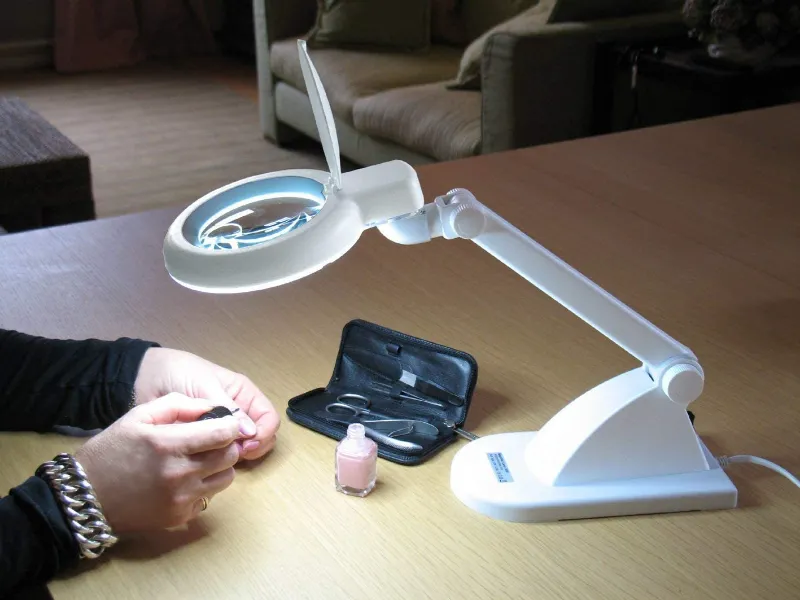 Magnifying Lamp for Electronics